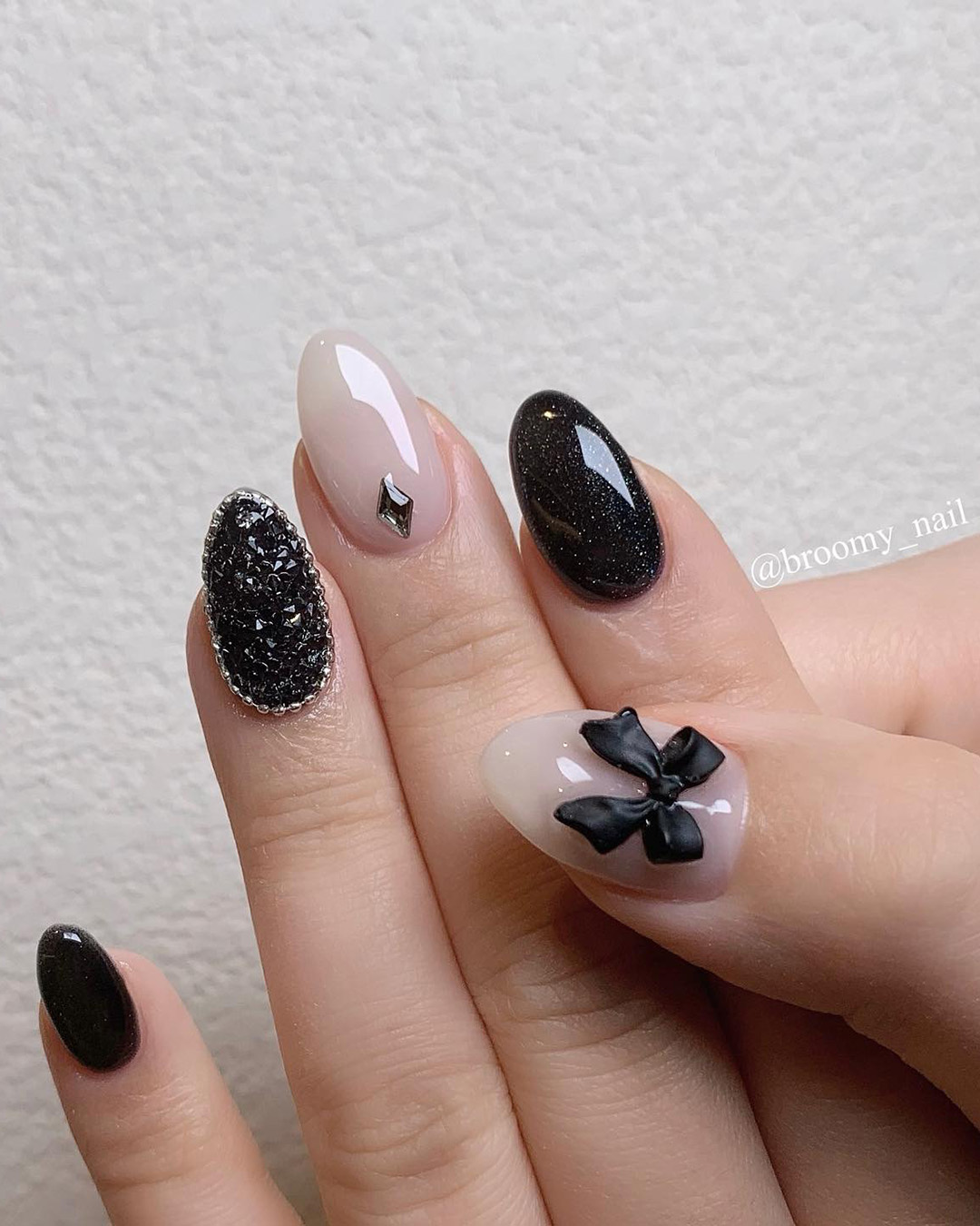 black wedding nails cute nude with bow decor broomy_nail