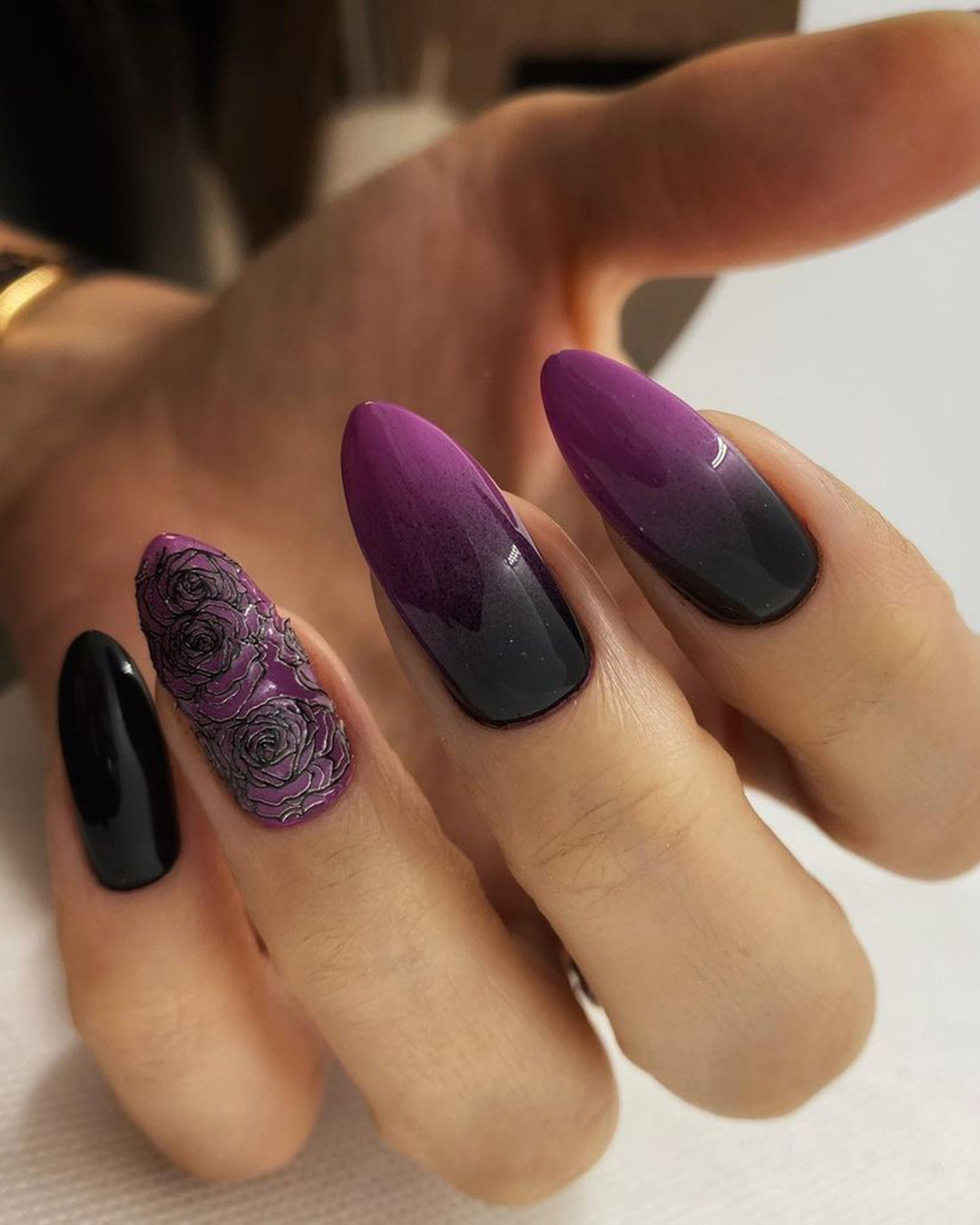 black wedding nails glossy dark ombre with violet and flower pattern nastya_nogti_lak