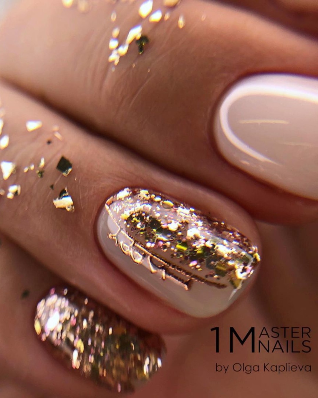 Champagne Wedding Nails: Designs For Gorgeous Brides + FAQs champagne-wedding-nails-designs-for-gorgeous-brides-faqs
