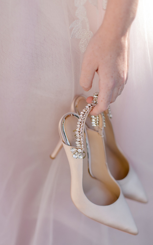 Champagne Shoes: Stunning Styles +