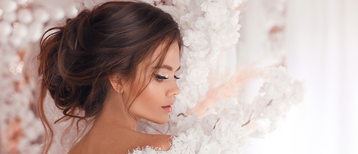 30 Glam Wedding Makeup Ideas For 2022 [Guide + Hacks]