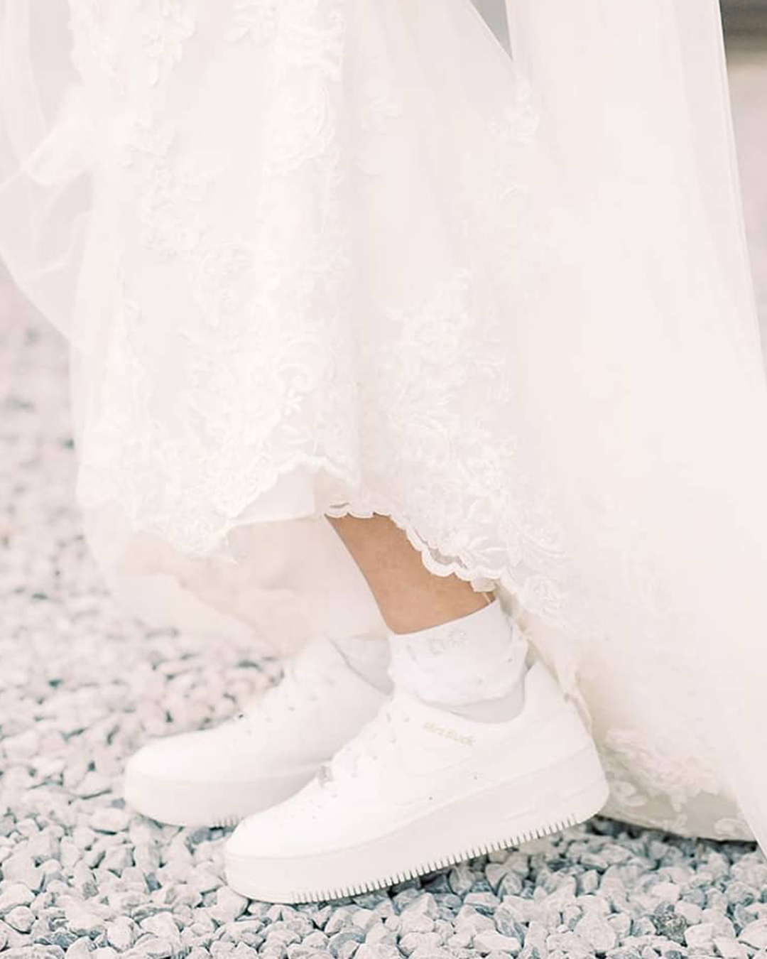 non traditional wedding shoes white comfortable sneakers for bride wedding_converse