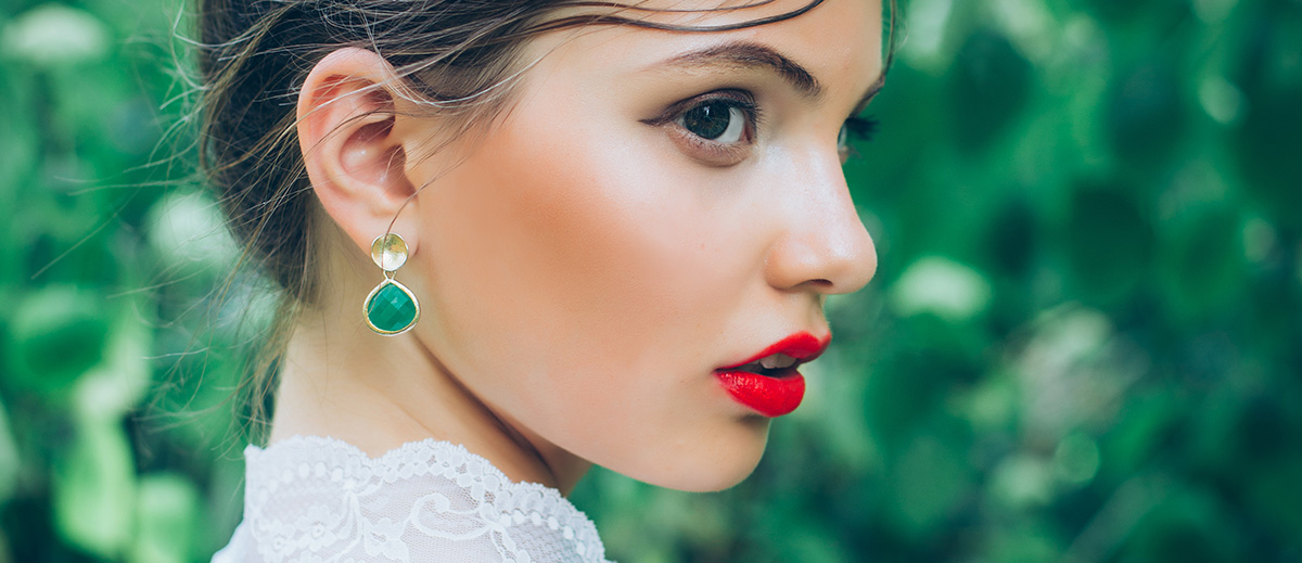 Red Lip Wedding Makeup 2022: Ideas, Expert Tips, and FAQs
