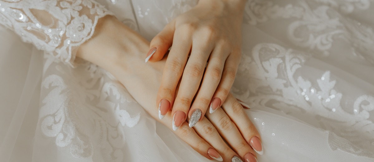 21 Silver Wedding Nails Design Ideas For 2025 + FAQs