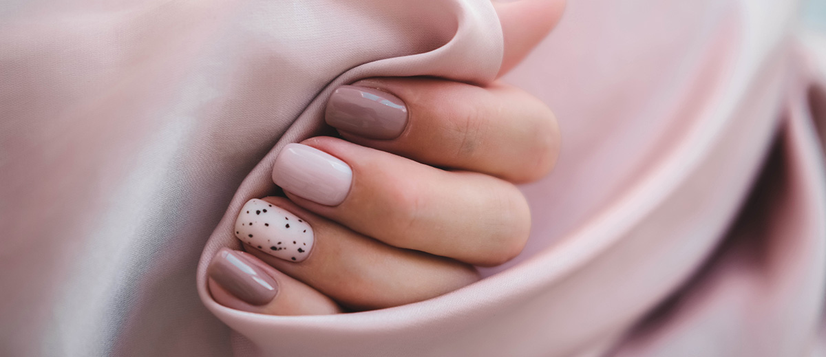 27 Simple Wedding Nails Design Ideas [2025 Guide + FAQs]