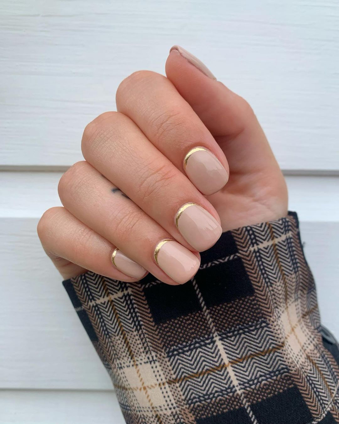 Simple Wedding Nails Ideas [2022/23 Guide + FAQs]