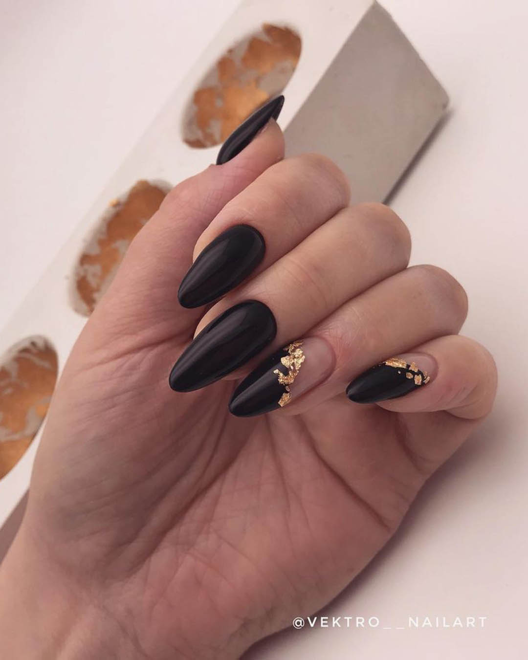 black wedding nails gothic with gold foil vektro__nailart