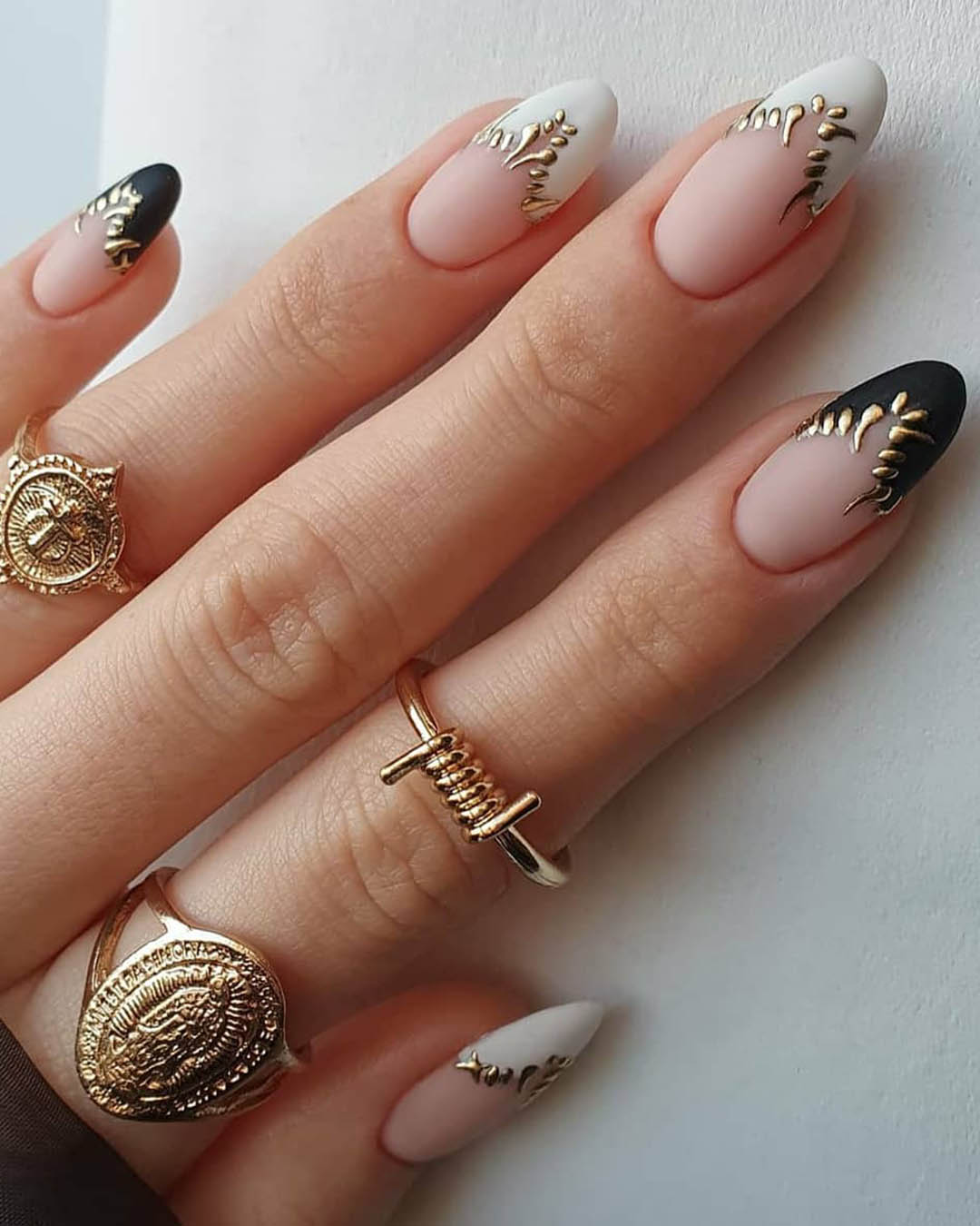 black wedding nails halloween with gold thehotblend
