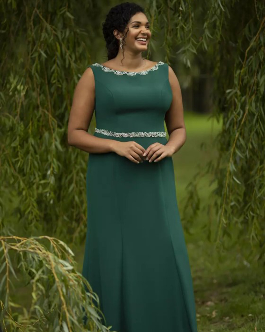 Emerald Green Bridesmaid Dresses: 12 Outfits + Faqs