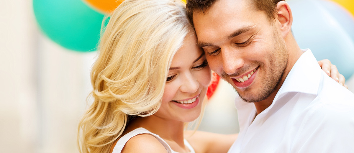 27 Engagement Photo Makeup Ideas [2025 Guide + FAQs]