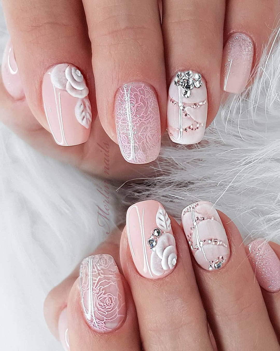 Wedding Nails With Glitter [2022/23 Guide + FAQs]