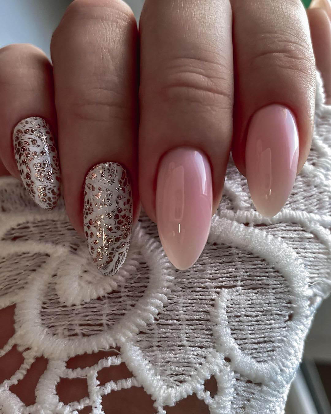 wedding nails with glitter pink gold with lace laura_nails_studio