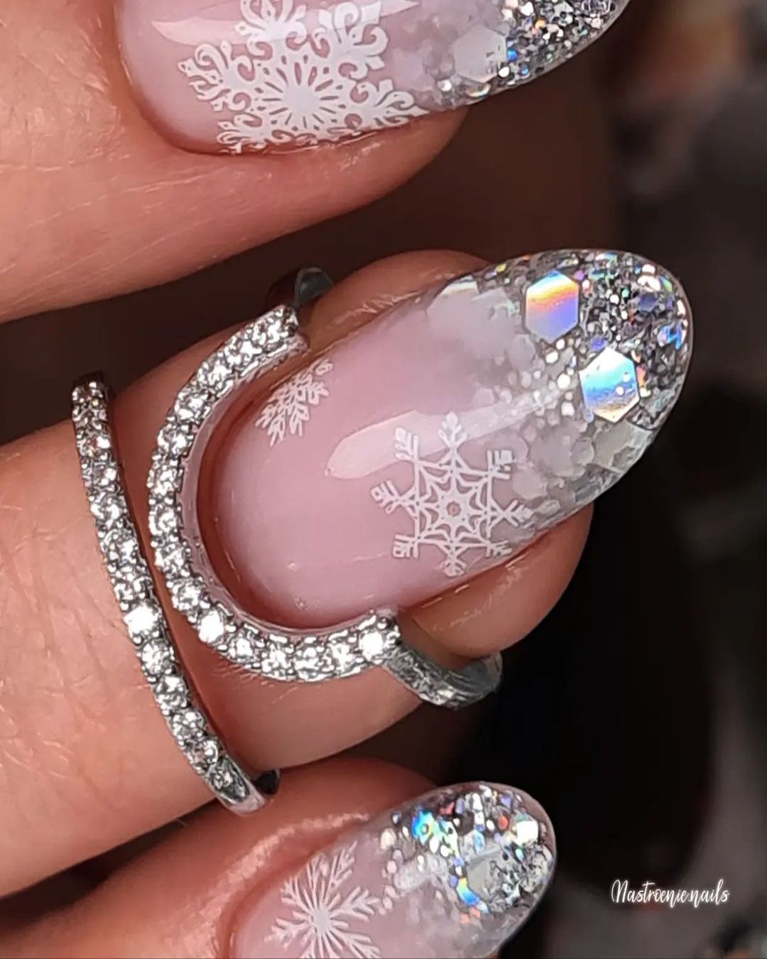 Winter Wedding Nails That Make A Difference [2022/23 GUIDE & FAQS]