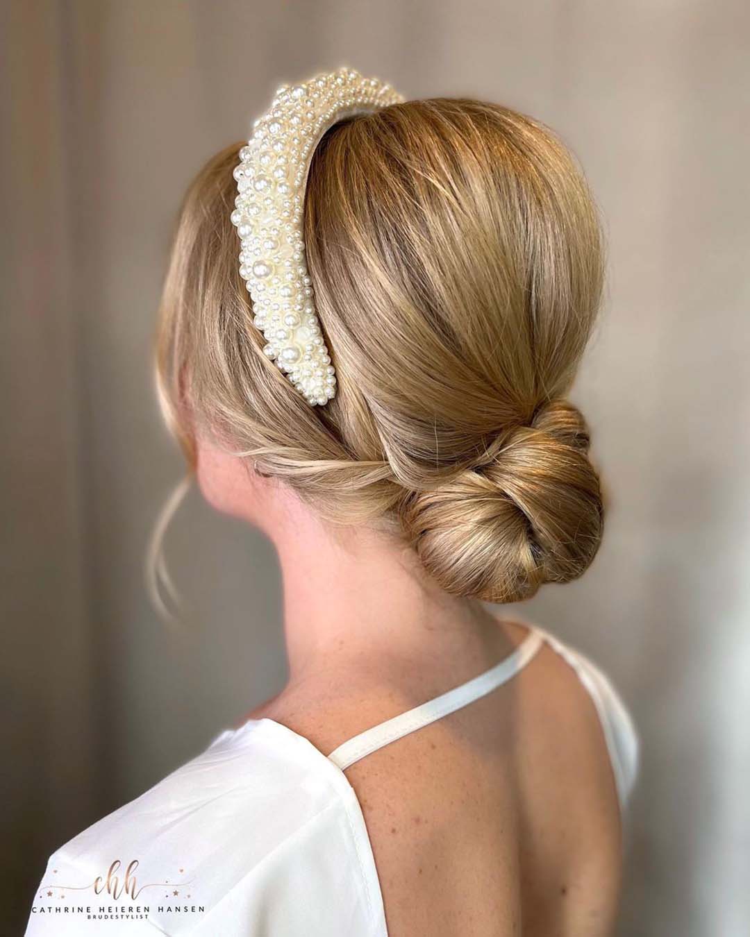 bridesmaid hairstyles smooth low bun with pearly headband cathrineheierenhansen