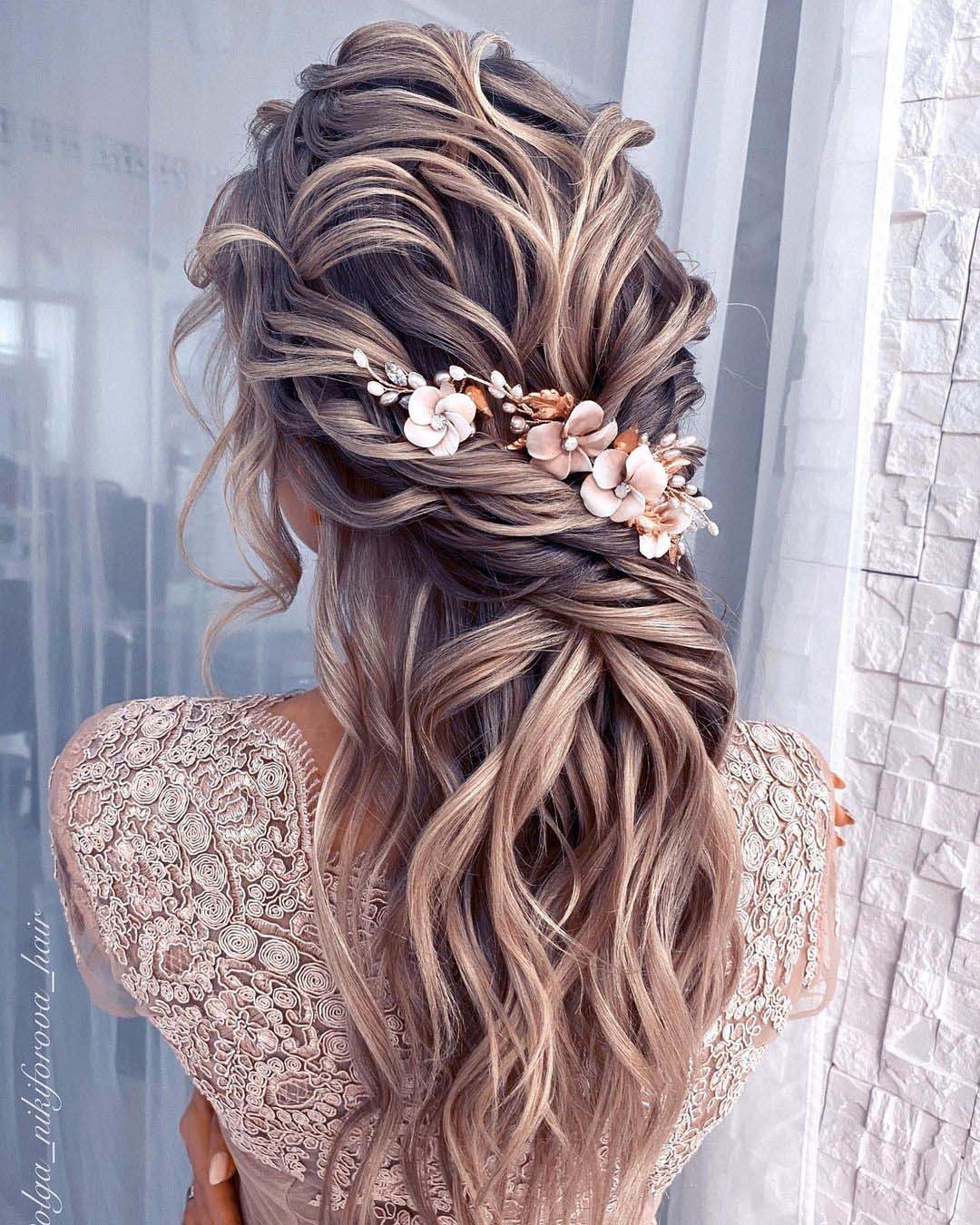 bridesmaid hairstyles textured bohemian half up with pin olga_nikiforova_hair