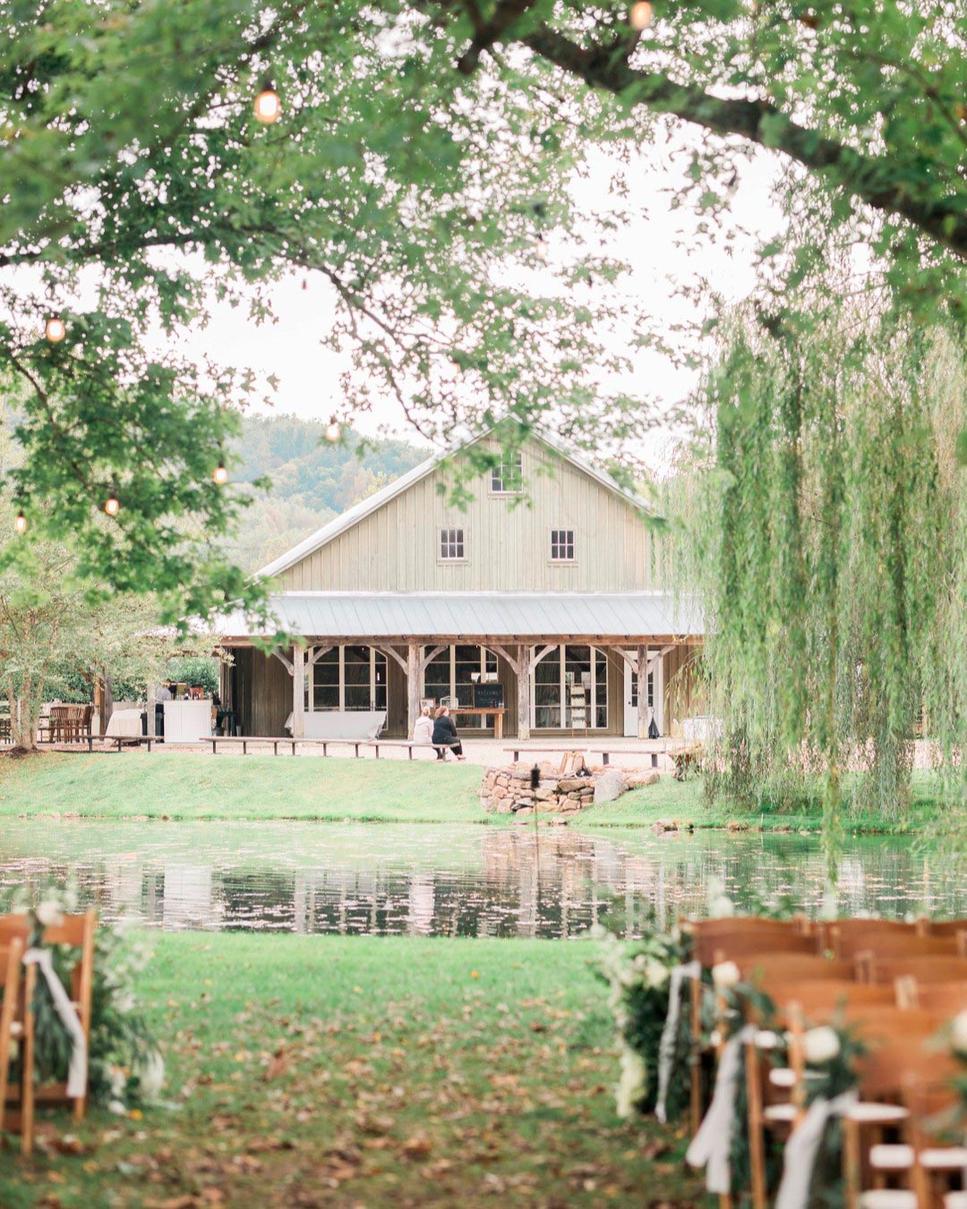 wedding-venues-in-virginia-outside-pond-bigspringva