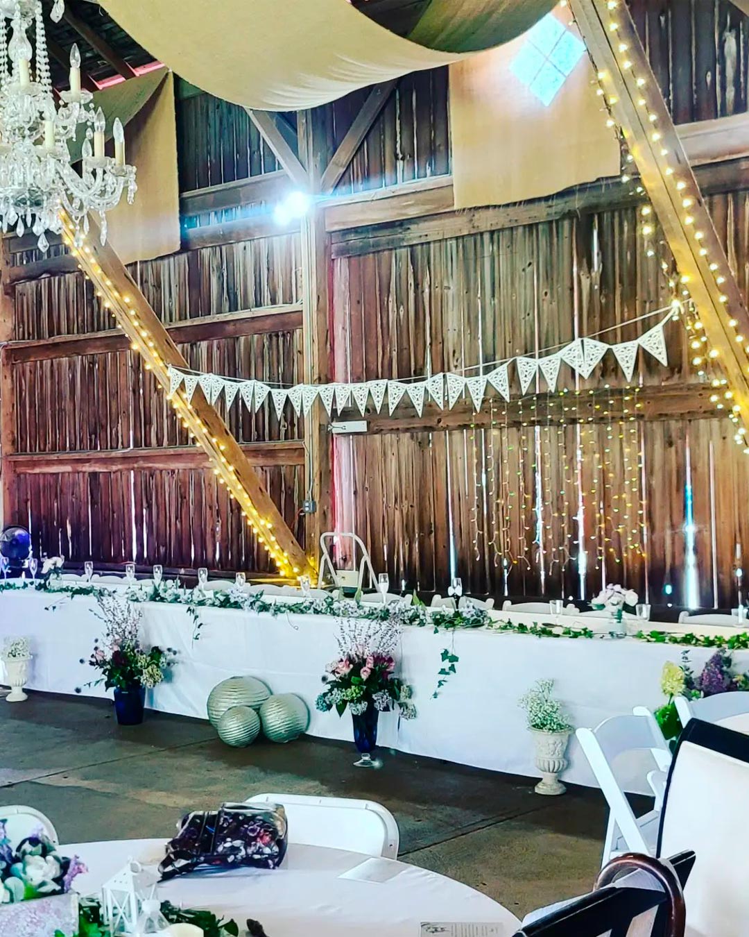 best-wedding-venues-in-ohia-barn-lights-willowtreeweddings