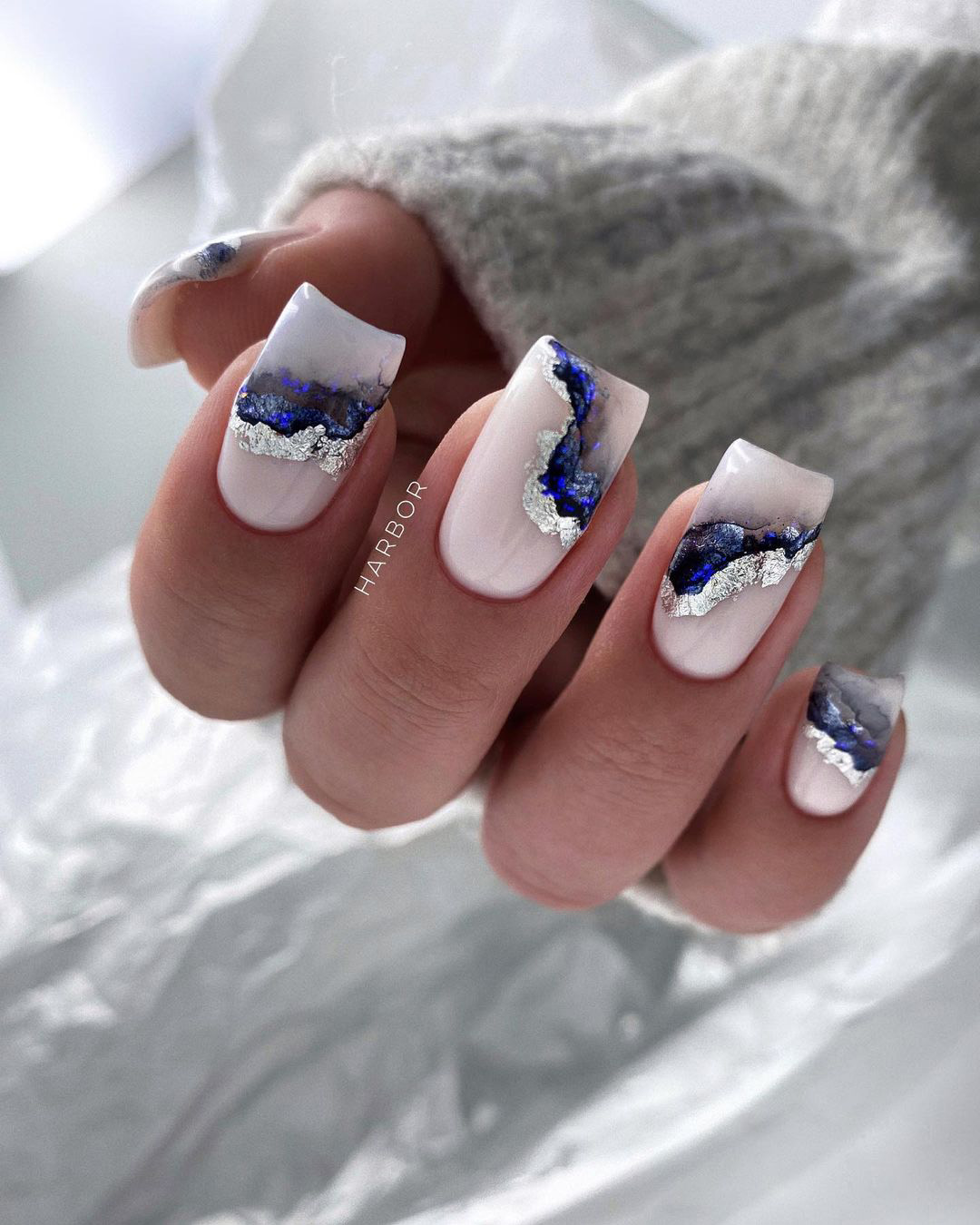blue wedding nails royal glitter marble effect nails_harbor