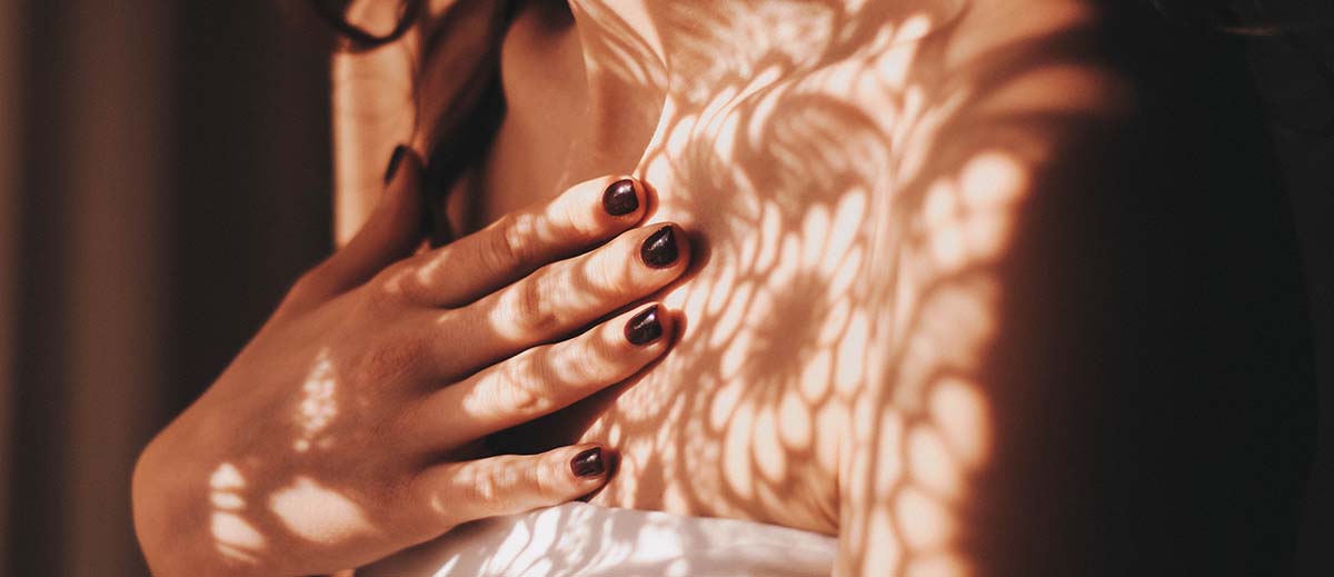 5 Burgundy Wedding Nails Ideas For 2025 + FAQs