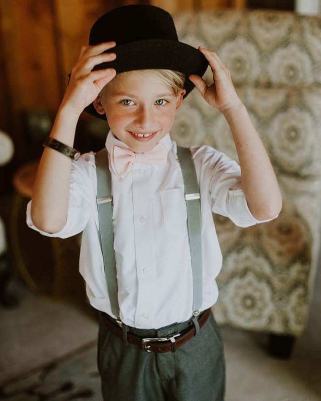 flower girl and ring bearer photo boy in hat portret kateivyphotography