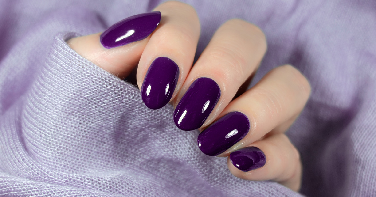 Purple acrylic nails hi-res stock photography and images - Alamy
