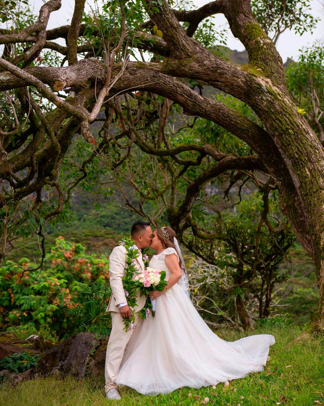 best wedding venues in hawaii aisle kissing