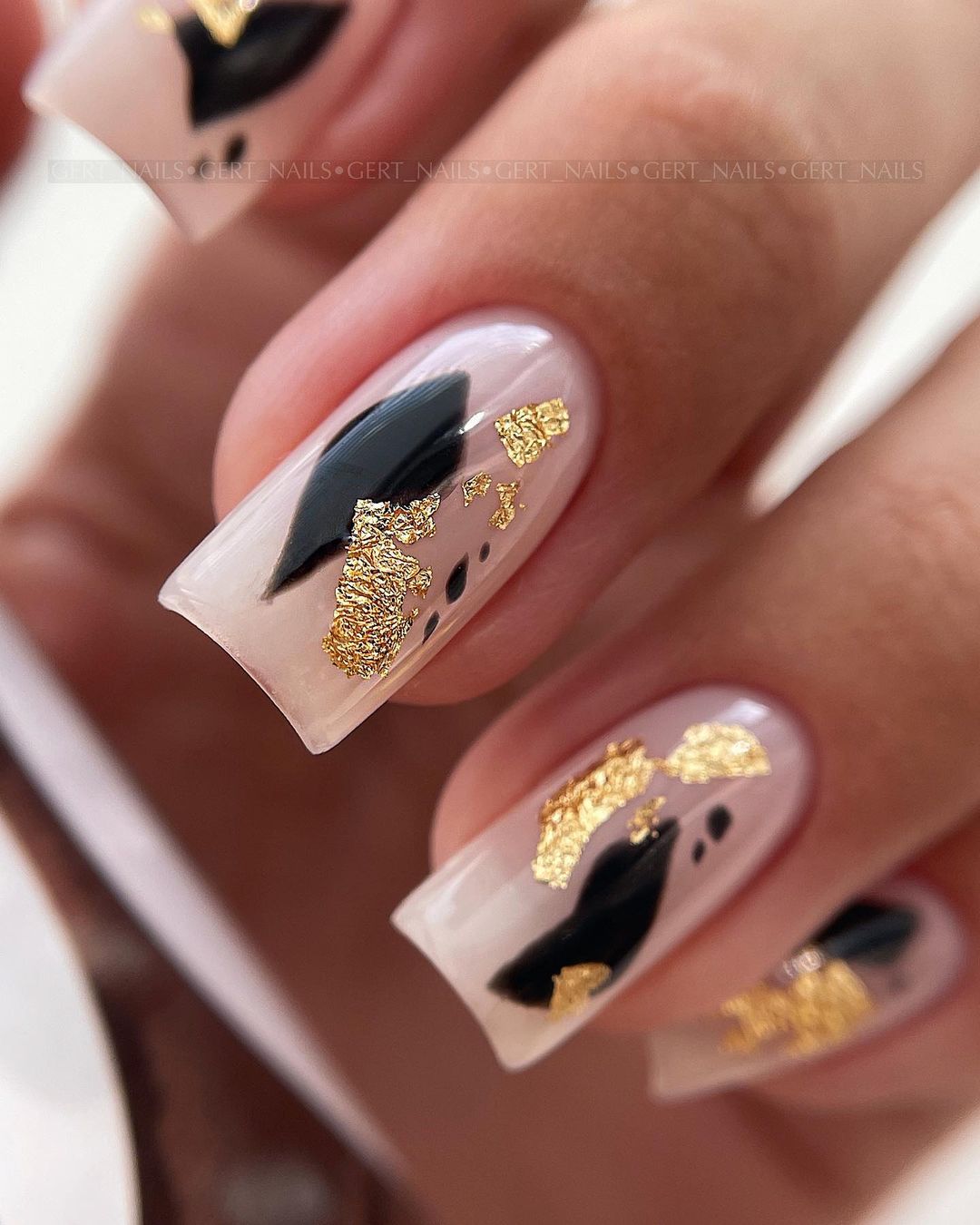 gold wedding nails black