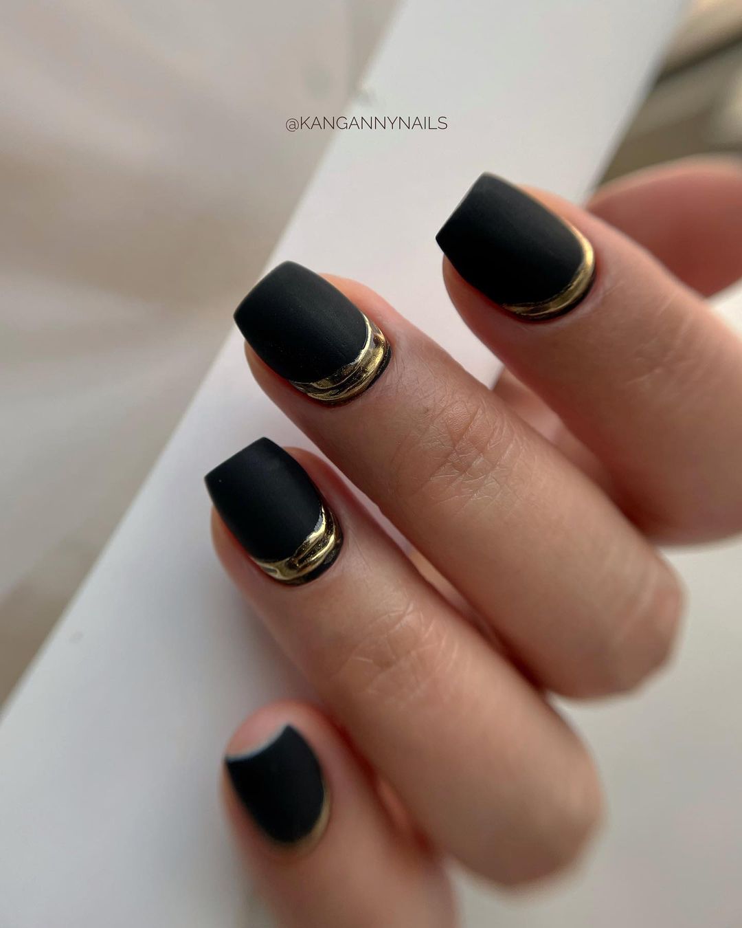 gold wedding nails black