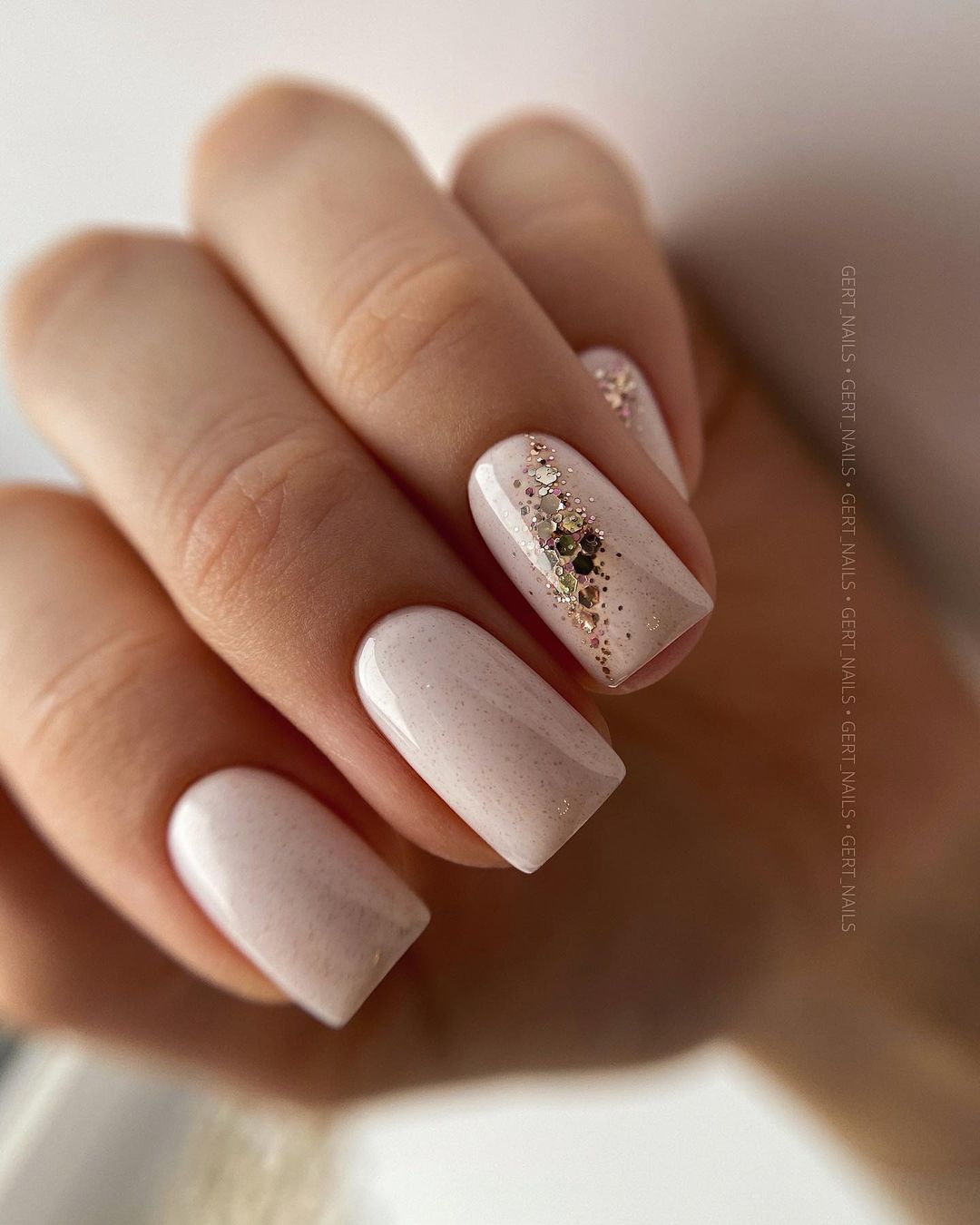 gold wedding nails nude