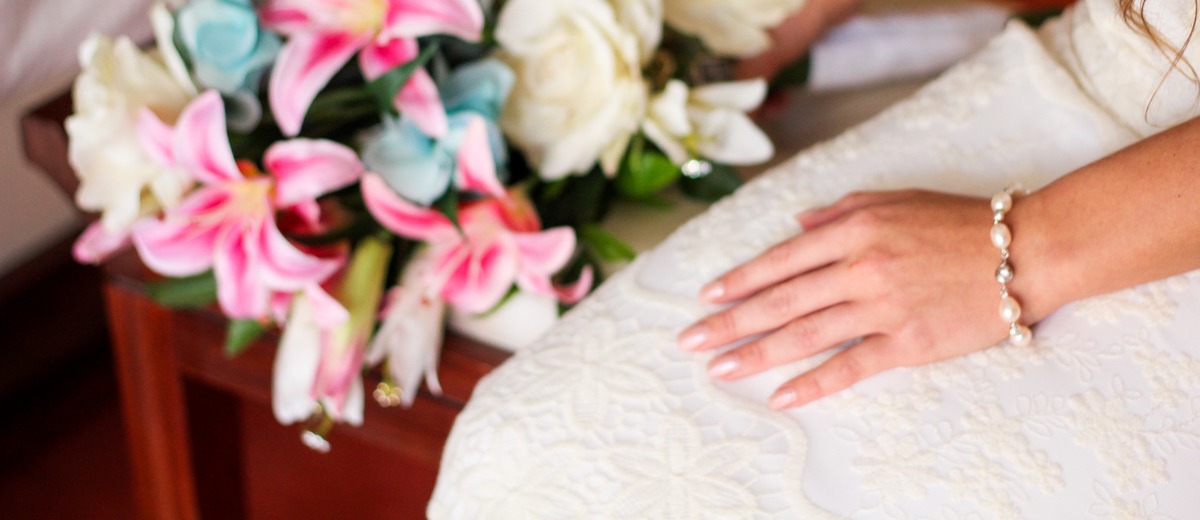 Gold Wedding Nails For Chic Brides: [Guide + FAQs]