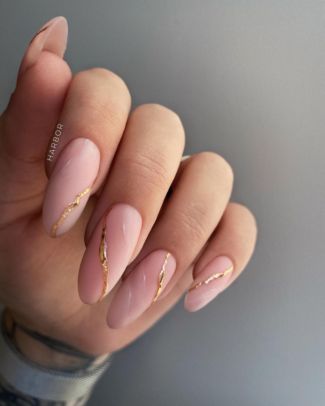 gold wedding nails simple