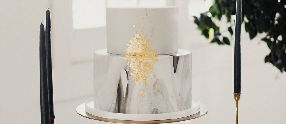 Exquisite Black And Gold Cakes Trend To Consider For Weddings