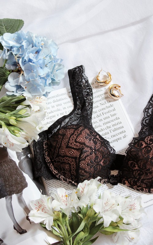 Honeymoon Lingerie: 39 Sexy Ideas + FAQs