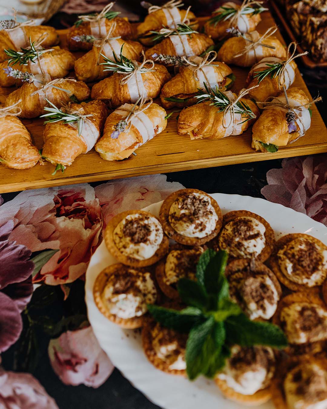 wedding food ideas tartlets and mini croissants adele de bruyn unsplash