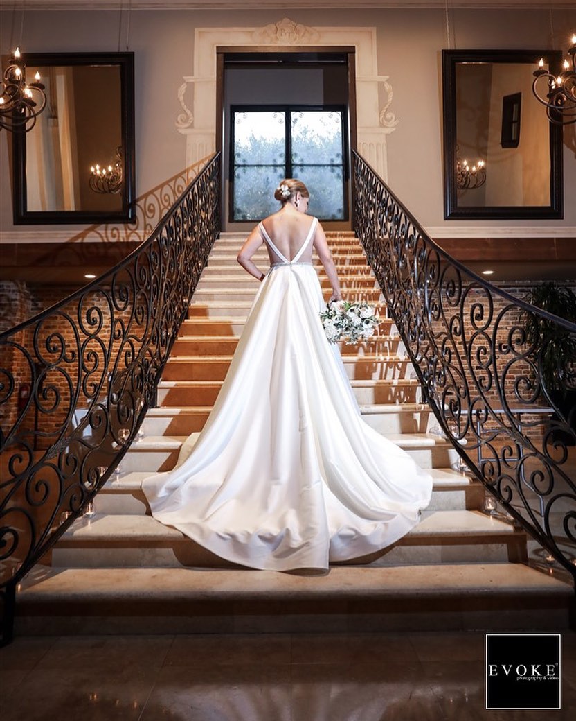 wedding-venues-in-houston-bride-stairs-belltowerhouston