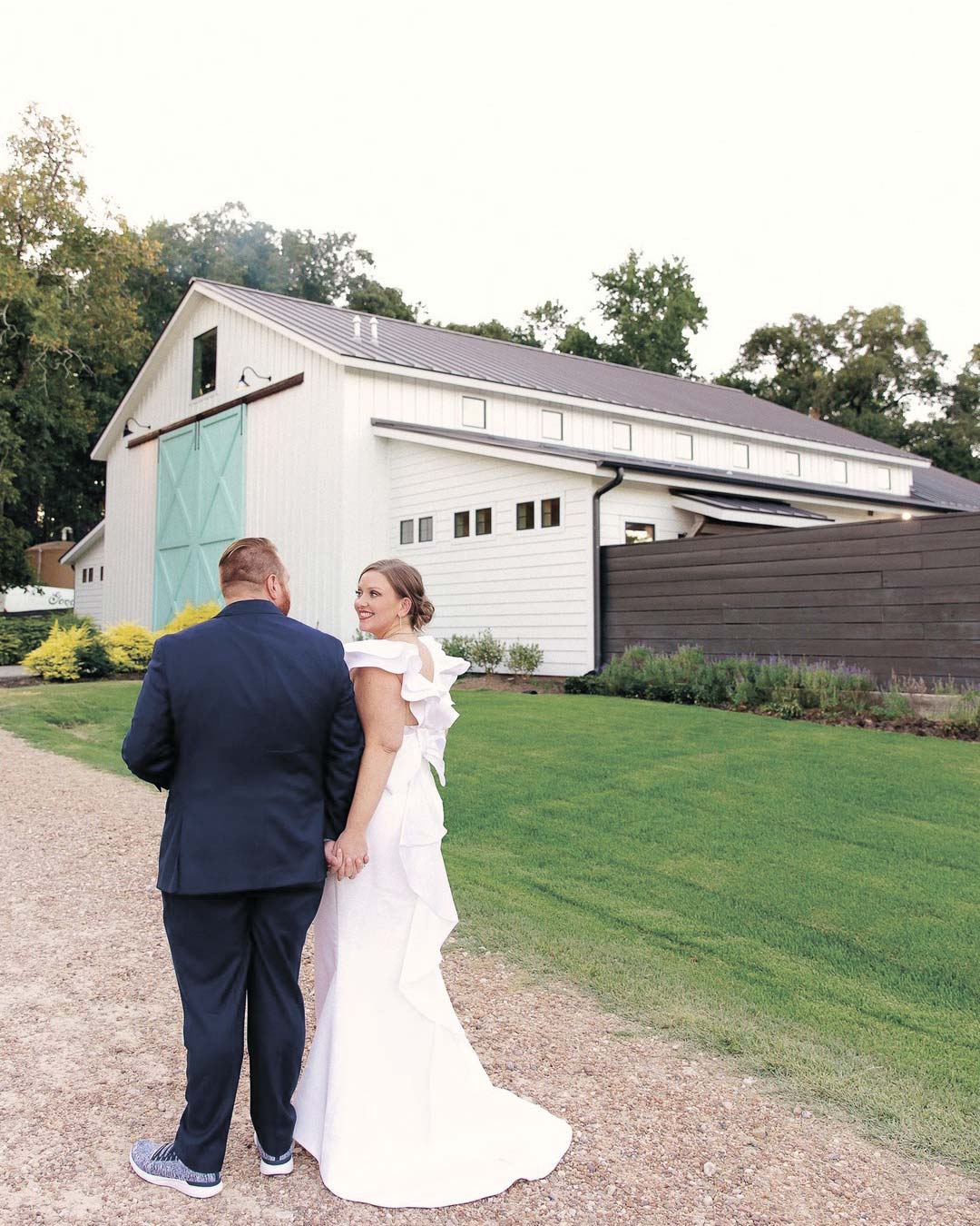 wedding venues in houstoun bride groom outdoor barn