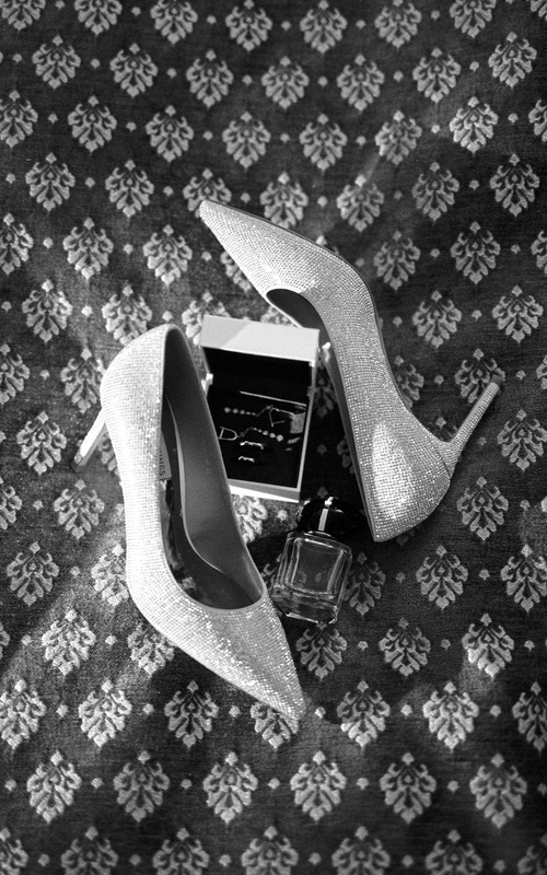 Black And Gold Wedding Shoes: Ideas For The Modern Bride