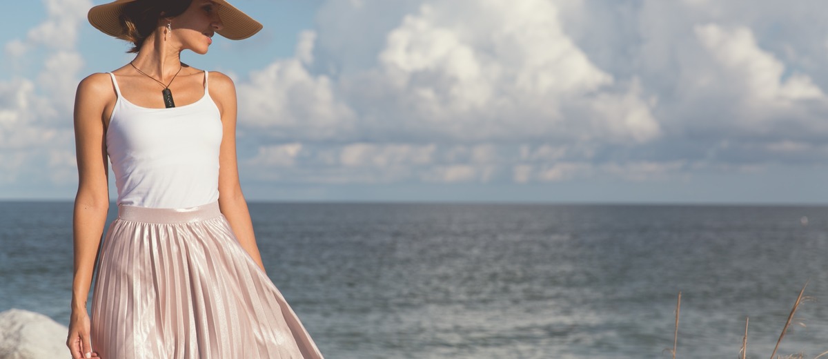 Stunning Honeymoon Outfits For All Seasons: Tips and Ideas