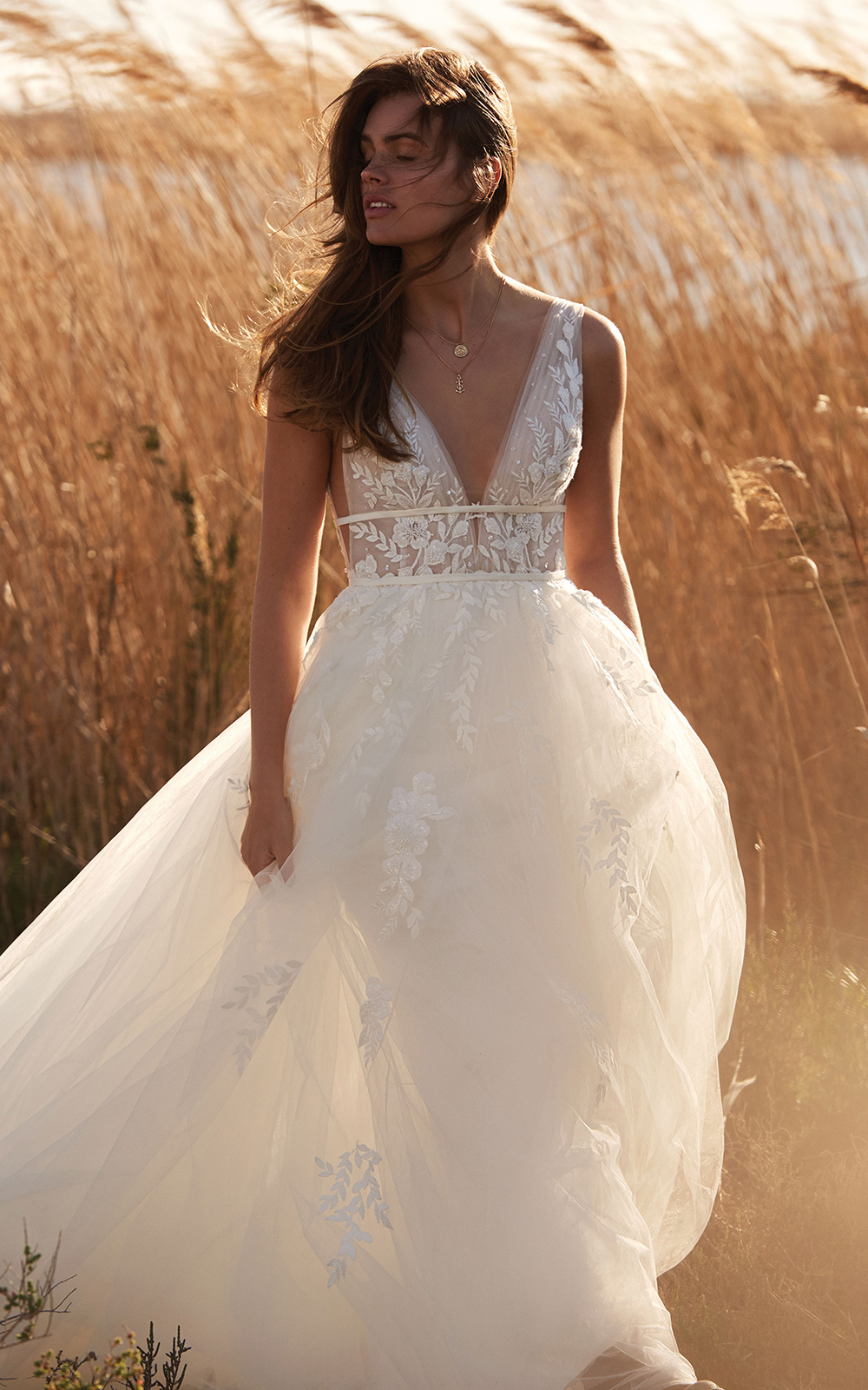 Country Style Wedding Dresses: 24 Looks + FAQs