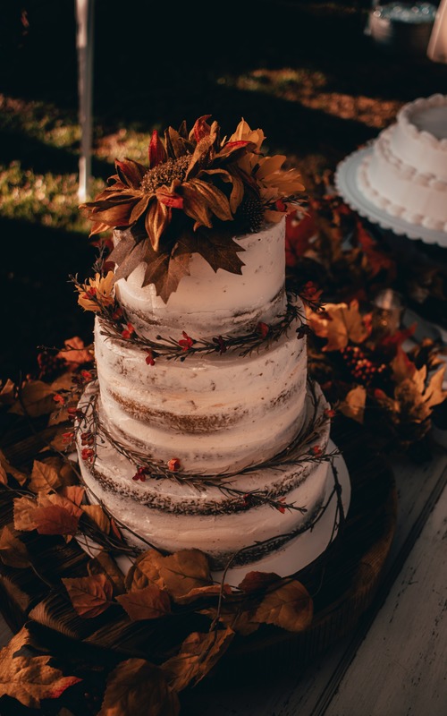 Unconventionally Beautiful - Black and Gold Wedding Cakes 