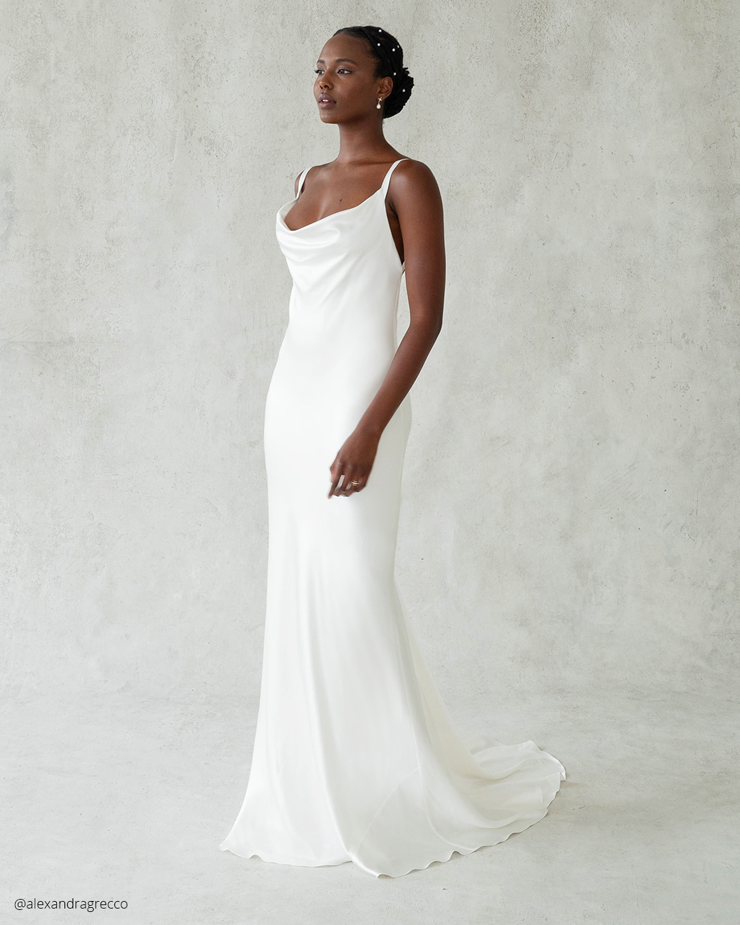 Casual Wedding Dresses: 15 Bridal Gowns + Faqs