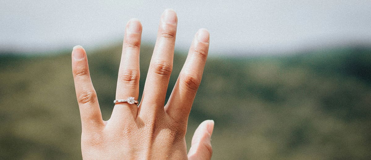 Alternative To Gel Nails: Eco-Friendly Natural Manicure [2025 Guide]