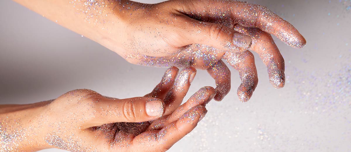 Glitter Nails: Best Designs, Colors & Seasonal Trends 2025